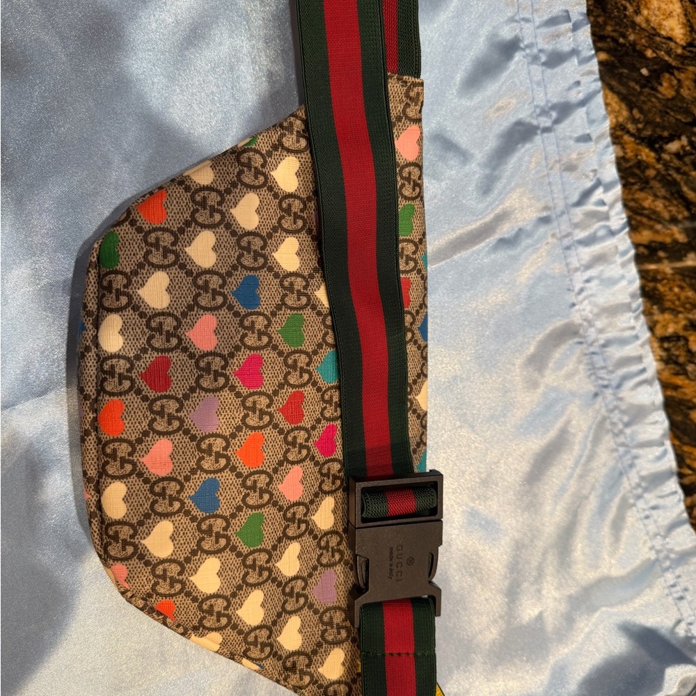Gucci Multicolor Heart Print Crossbody Bag - Picture 4 of 13